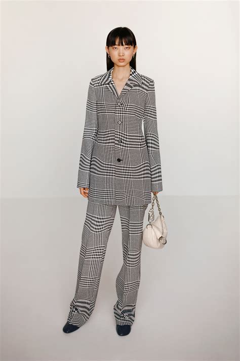 sfilata burberry febbraio 2024|Burberry Resort 2024 Fashion Show .